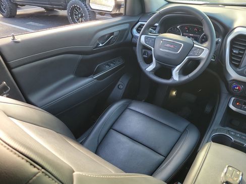 Used 2023 GMC Acadia SLT image 16