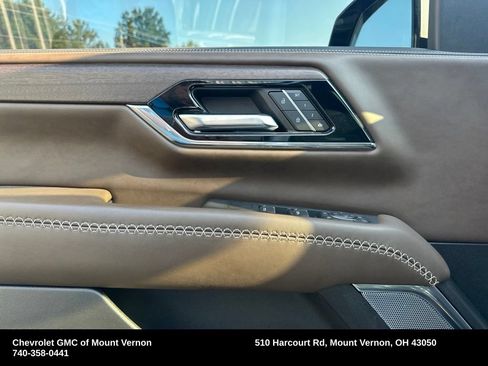 Used 2025 GMC Yukon XL Denali Ultimate AWD/4WD image 17