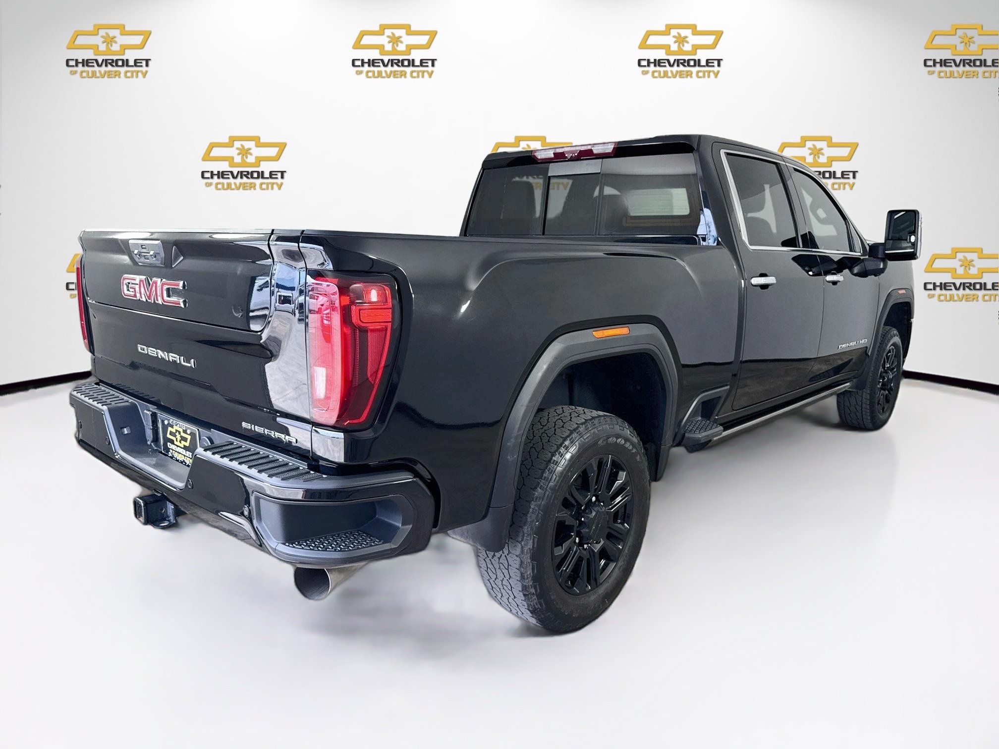 Used 2022 GMC Sierra 2500 Denali w/ Denali Black Diamond Edition AWD/4WD image 8