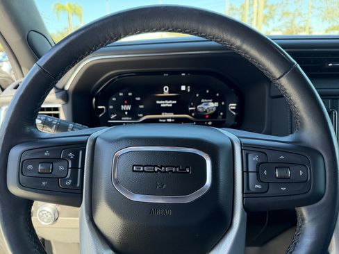 Used 2022 GMC Yukon Denali image 32