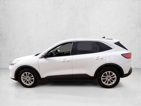 Used 2022 Ford Escape SE image 2