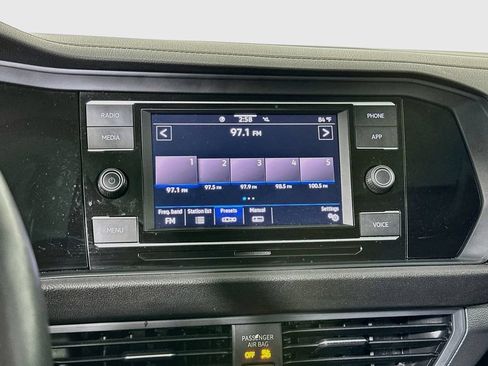 Used 2023 Volkswagen Jetta SE FWD image 14