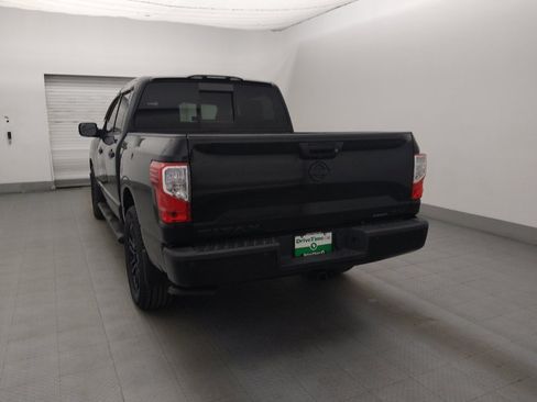 Used 2018 Nissan Titan SV w/ SV Convenience Package image 6