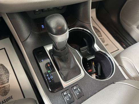 Used 2017 Toyota Highlander AWD V6 image 20