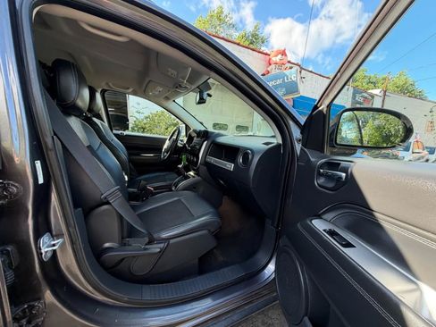 Used 2014 Jeep Compass Latitude AWD/4WD image 34