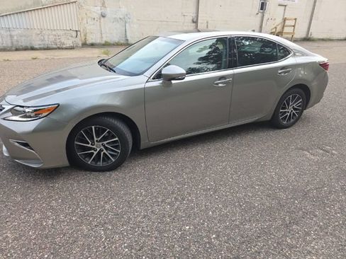 Used 2016 Lexus ES 350 w/ Premium Package w/Wood Trim FWD image 2