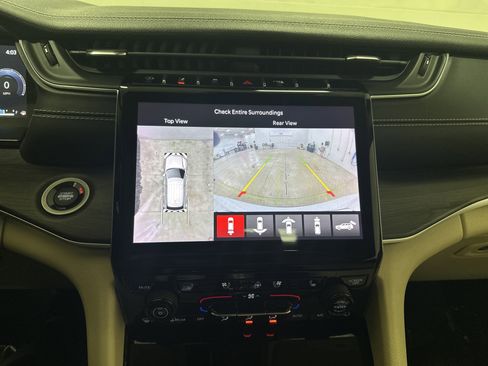 Used 2022 Jeep Grand Cherokee L Limited w/ Luxury Tech Group II image 25