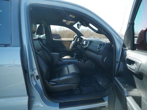 Used 2018 Toyota Tacoma TRD Sport w/ TRD Premium Sport Package image 20