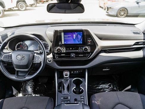 Certified 2025 Toyota Highlander LE AWD/4WD image 12