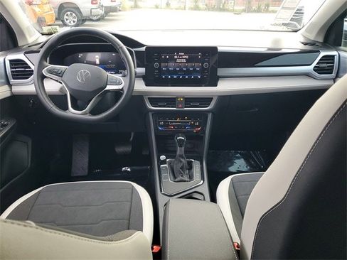 Certified 2025 Volkswagen Taos SE image 13