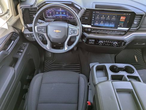 Used 2025 Chevrolet Silverado 1500 LT AWD/4WD image 16