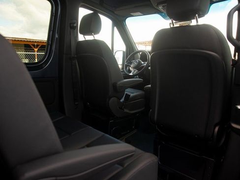 Used 2025 Mercedes-Benz Sprinter 2500 image 35