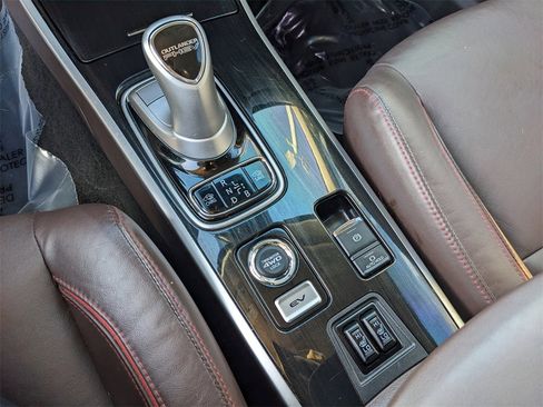 Used 2018 Mitsubishi Outlander GT image 29