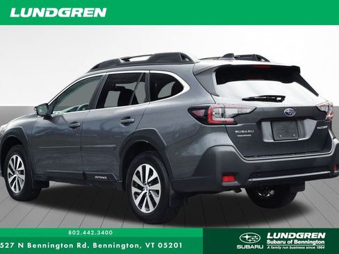 Used 2023 Subaru Outback Premium image 6