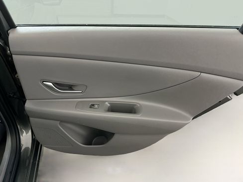 Used 2025 Hyundai Elantra SEL image 32