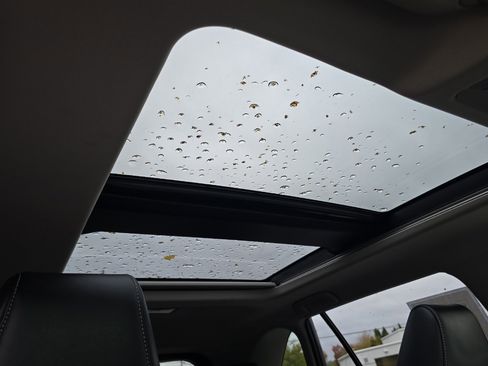 Used 2019 Toyota RAV4 Limited image 16