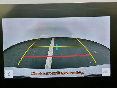 Used 2025 Toyota Camry SE image 23