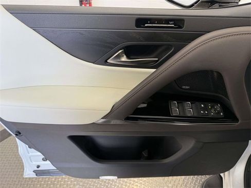 Used 2023 Lexus LX 600 4WD w/ Luxury Package image 20