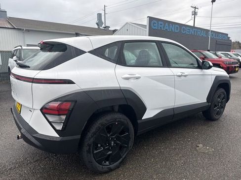 New 2026 Hyundai Kona SE image 7