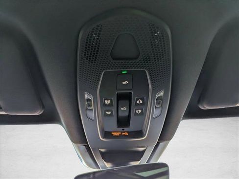 Used 2025 Porsche Cayenne image 16