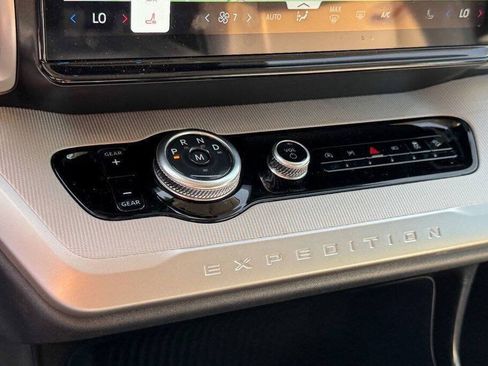 Used 2025 Ford Expedition Active AWD/4WD image 34
