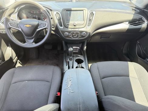 Used 2018 Chevrolet Malibu LT FWD image 8