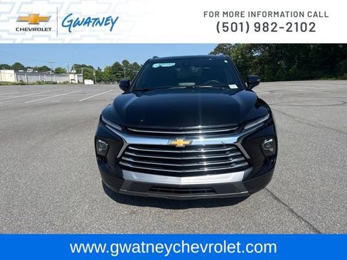 Used 2023 Chevrolet Blazer Premier FWD image 2