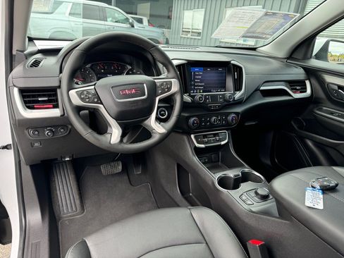Used 2024 GMC Terrain SLT AWD/4WD image 8