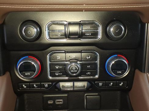 Used 2023 Chevrolet Suburban High Country image 16