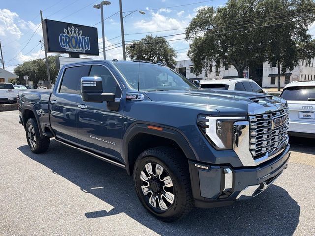 Used 2025 GMC Sierra 2500 Denali w/ Denali Reserve Package AWD/4WD image 4