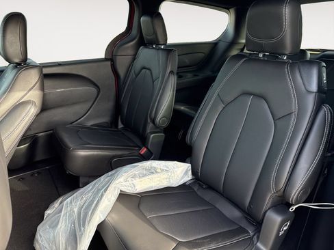 New 2026 Chrysler Pacifica Select w/ S Appearance Package FWD image 25