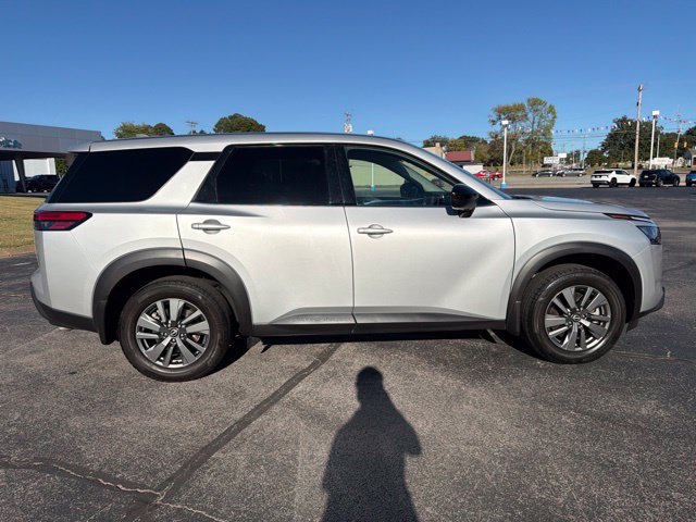 Used 2025 Nissan Pathfinder S FWD image 15