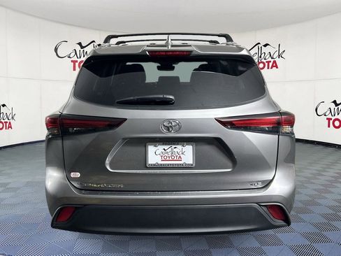 Used 2025 Toyota Highlander XLE FWD image 7