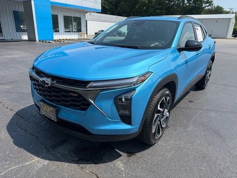 Used 2025 Chevrolet Trax RS w/ Driver Confidence Package FWD image 3