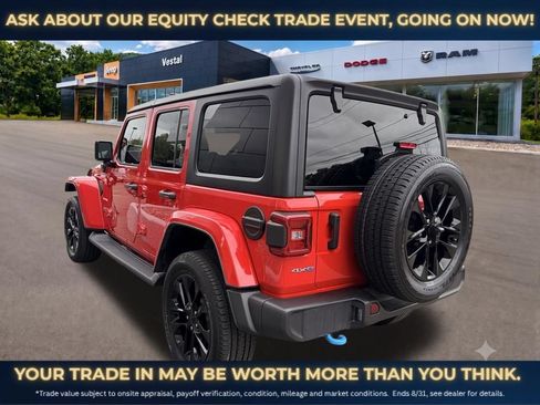 Used 2022 Jeep Wrangler Unlimited Sahara AWD/4WD image 9