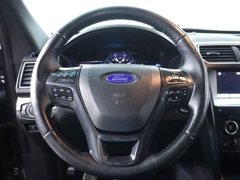 Used 2017 Ford Explorer XLT w/ Equipment Group 202A AWD/4WD image 12
