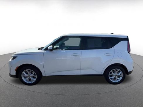 Used 2025 Kia Soul LX w/ LX Technology Package FWD image 9