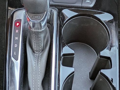 Used 2025 Chevrolet Trax LT w/ LT Convenience Package image 19