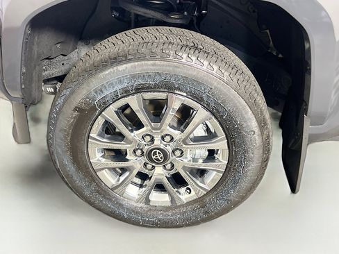 Used 2024 Toyota Tacoma Limited AWD/4WD image 13
