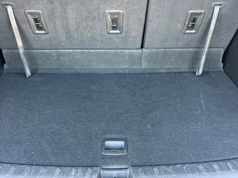 Used 2023 Chevrolet Traverse LT w/ LPO, Cargo Package FWD image 18