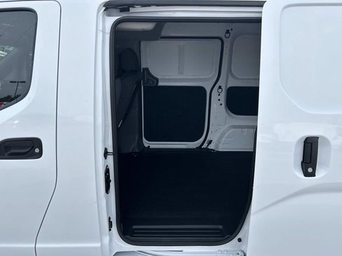 Used 2021 Nissan NV200 S FWD image 17