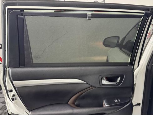 Used 2016 Toyota Highlander XLE FWD image 26