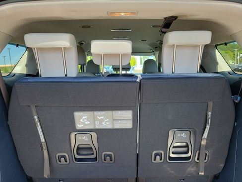 New 2026 Kia Carnival EX FWD image 27