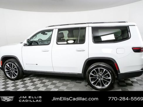 Used 2022 Jeep Wagoneer Series III w/ Premium Group I image 2