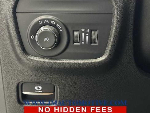 Used 2023 Jeep Grand Cherokee Limited w/ Black Appearance Package image 30