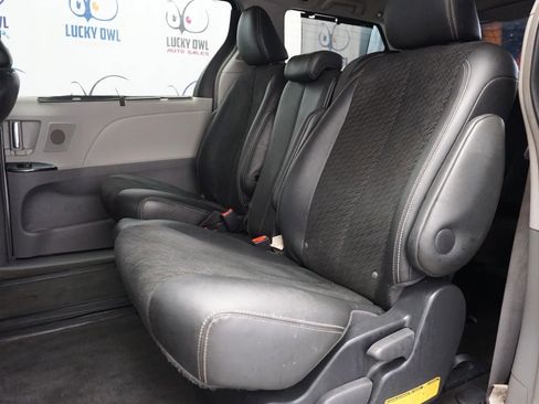 Used 2014 Toyota Sienna SE FWD image 14