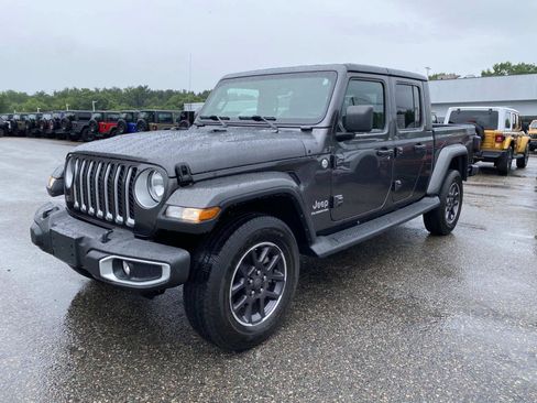 Used 2022 Jeep Gladiator Overland w/ Cold Weather Group AWD/4WD image 9