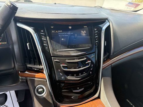 Used 2015 Cadillac Escalade Premium image 34