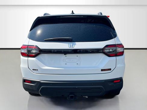 Used 2025 Honda Pilot TrailSport image 6