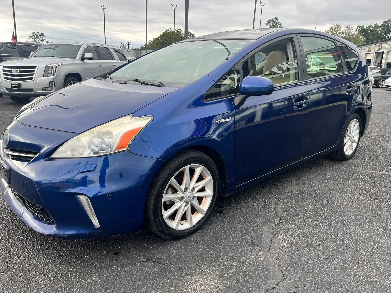 Used 2013 Toyota Prius V Five FWD image 3